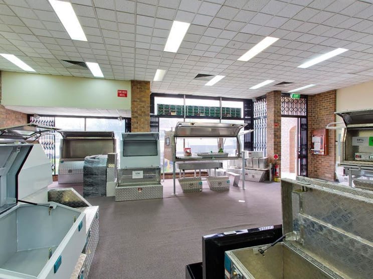 Click to view all images 586 Whitehorse Road Mitcham VIC 3132 - Image 3