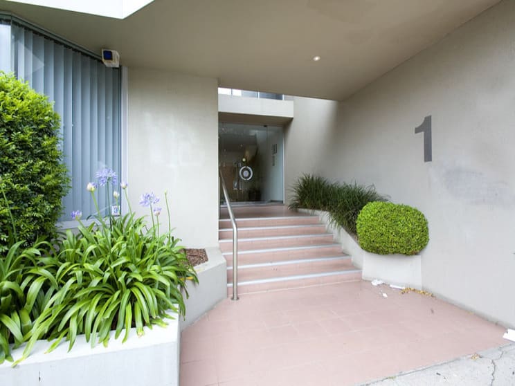 Click to view all images 2c/1-3 Gurrigal Street Mosman NSW 2088 - Image 3
