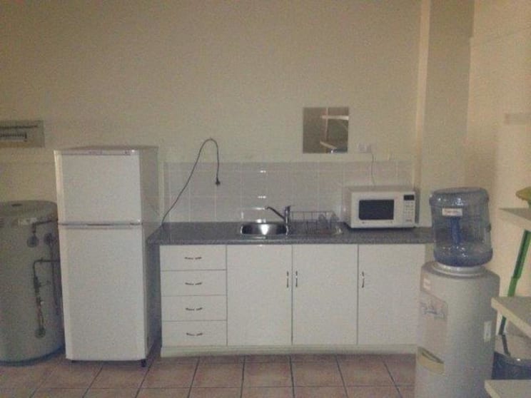 Click to view all images 5/398-400 Dean Street Frenchville QLD 4701 - Image 2