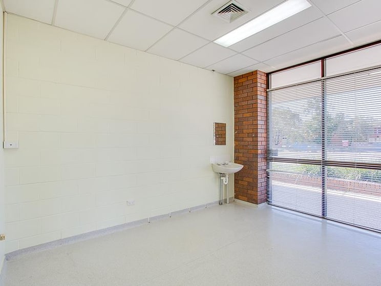 Click to view all images Loganholme QLD 4129 - Image 2