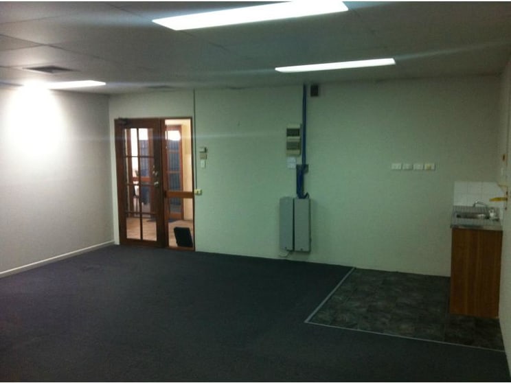 Click to view all images 1/318 Junction Road Clayfield QLD 4011 - Image 2