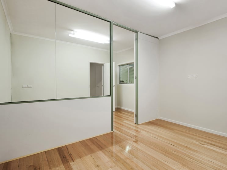 Click to view all images 4/26-30 Howleys Road Notting Hill VIC 3168 - Image 3