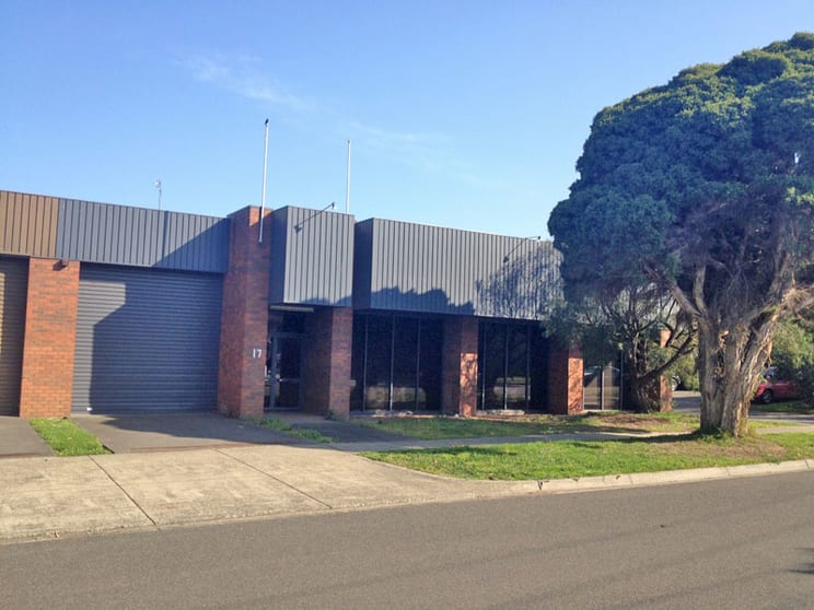 Click to view all images 1/17 Redwood Drive Notting Hill VIC 3168 - Image 1
