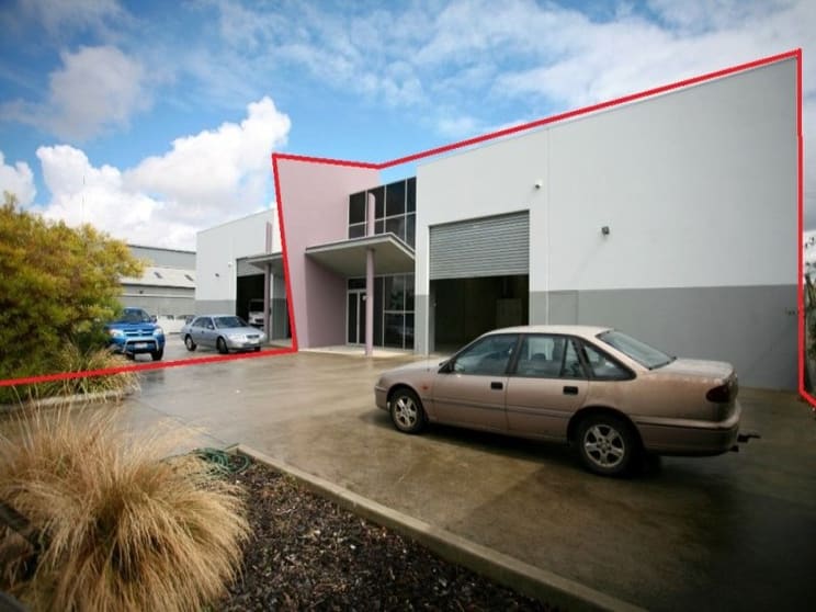 Click to view all images 17 Louis Street Airport West VIC 3042 - Image 1