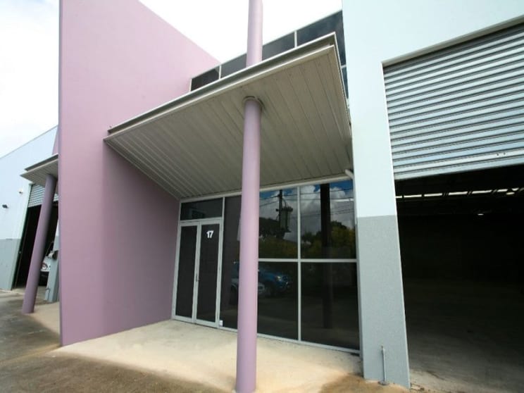 Click to view all images 17 Louis Street Airport West VIC 3042 - Image 3