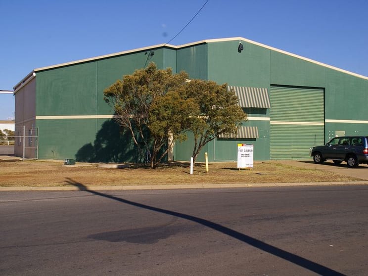 Click to view all images 21 Molloy Street Toowoomba QLD 4350 - Image 1