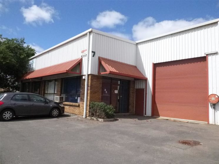 Click to view all images Unit 7, 1387 Main North Road Para Hills West SA 5096 - Image 1
