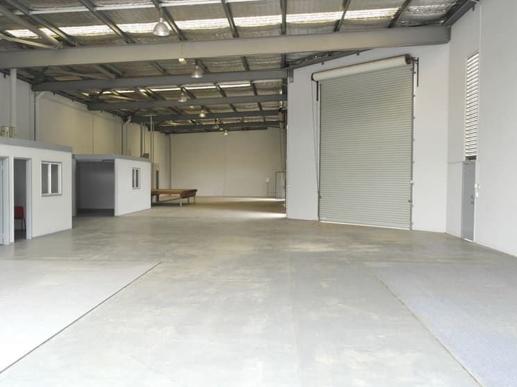 Click to view all images 74 Compton Road Woodridge QLD 4114 - Image 3