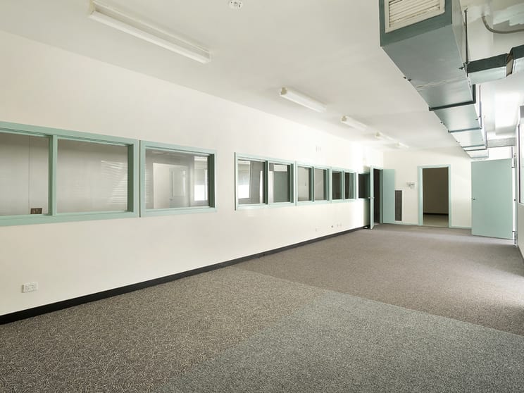 Click to view all images 2/31-37 Howleys Road Notting Hill VIC 3168 - Image 3