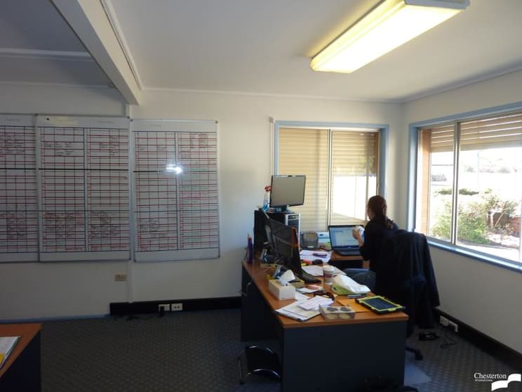 Click to view all images Redcliffe QLD 4020 - Image 2