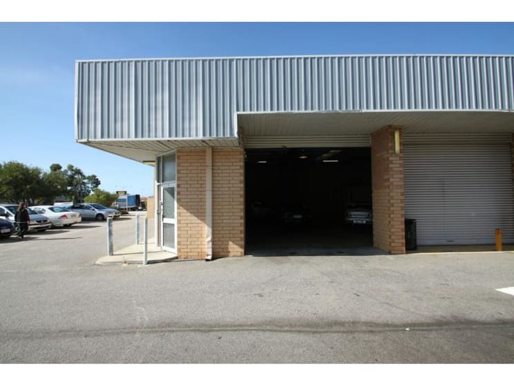 Click to view all images 4/3 Cobbler Place Mirrabooka WA 6061 - Image 3