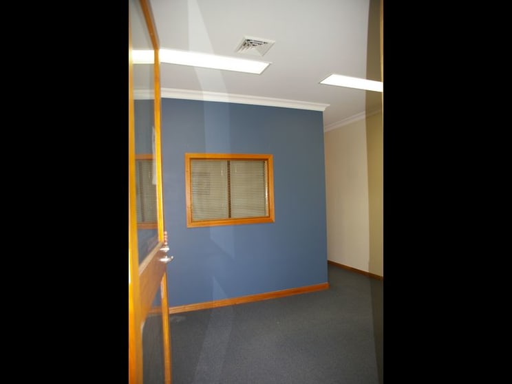 Click to view all images 1/13 Bowen Street Toowoomba City QLD 4350 - Image 2