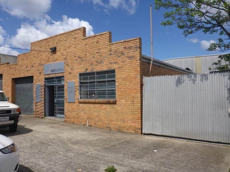 Click to view all images 18 Percy Street Heidelberg West VIC 3081 - Image 1
