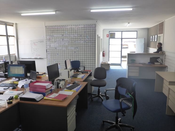 Click to view all images 18 Percy Street Heidelberg West VIC 3081 - Image 2