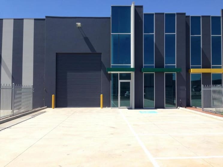 Click to view all images 2/6 Brooke Court Melton VIC 3337 - Image 1