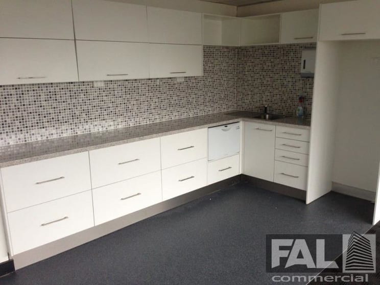 Click to view all images Milton QLD 4064 - Image 2