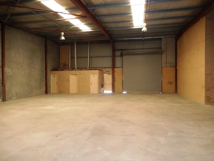 Click to view all images Unit 3 //261 Star Street Welshpool WA 6106 - Image 3