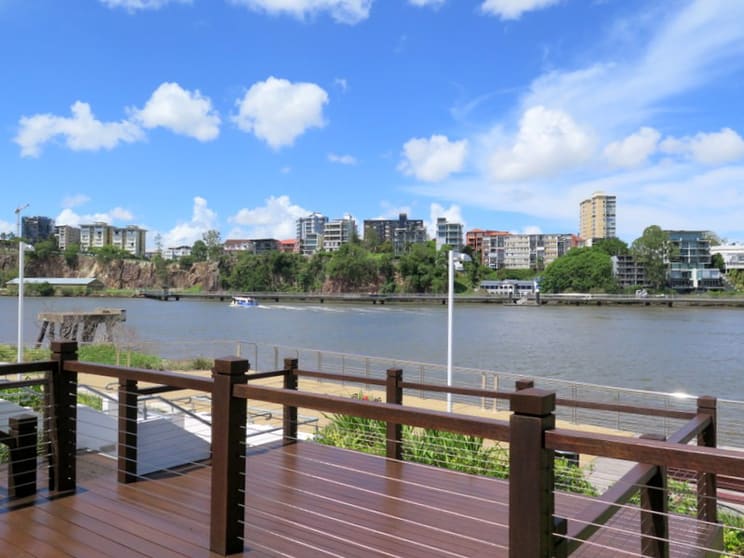 Click to view all images Kangaroo Point QLD 4169 - Image 2