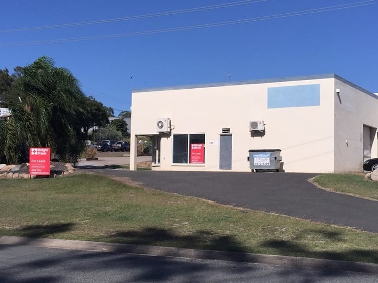 Click to view all images 3/2 Dennis Street Boyne Island QLD 4680 - Image 1
