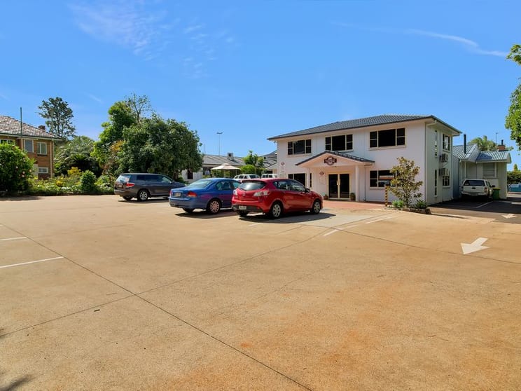 Click to view all images 3/136-140 Russell Street Toowoomba QLD 4350 - Image 3