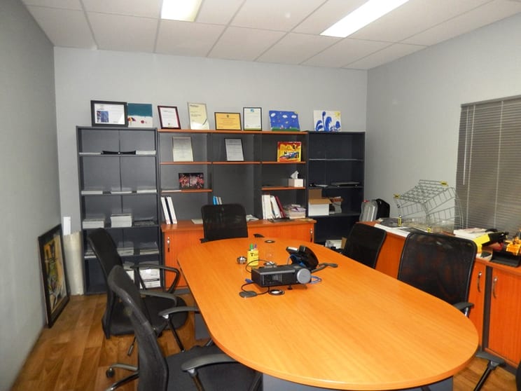 Click to view all images 16-18 Murray Road Welshpool WA 6106 - Image 2