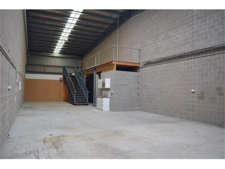Click to view all images (Unit 4)/11 Kinta Drive Beresfield NSW 2322 - Image 2