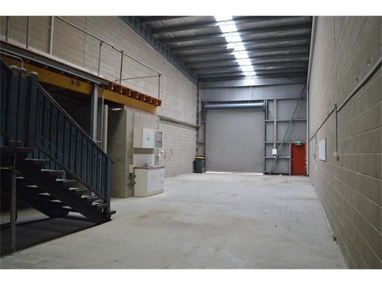Click to view all images (Unit 4)/11 Kinta Drive Beresfield NSW 2322 - Image 3