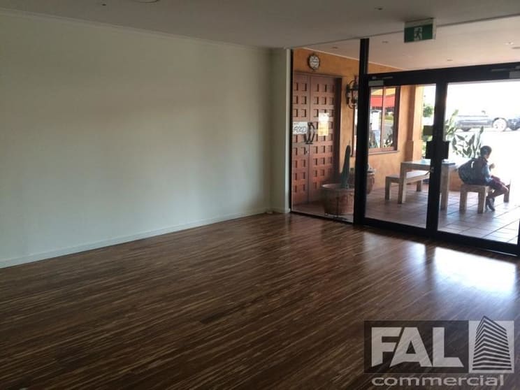 Click to view all images Unit 2/4 Merlin Terrace Kenmore QLD 4069 - Image 3
