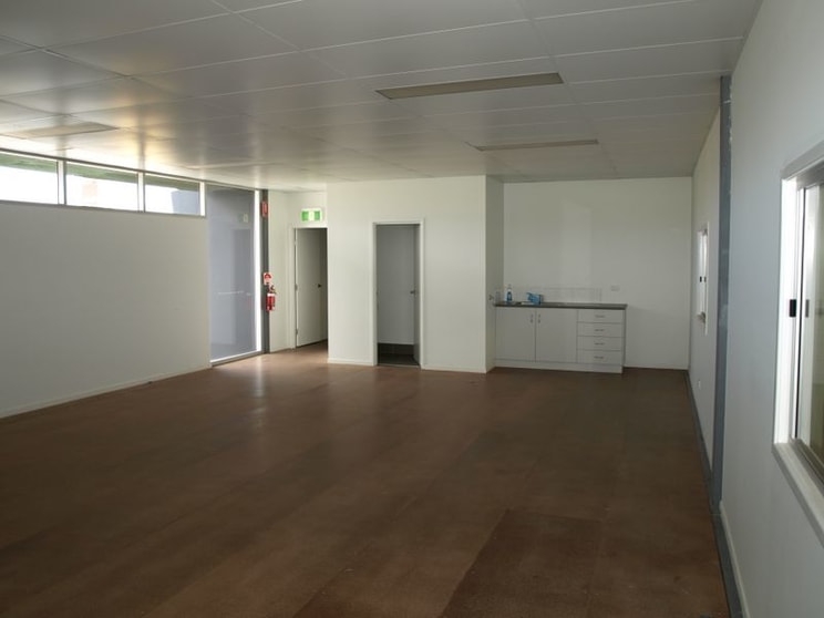 Click to view all images 12a/189 Anzac Avenue Toowoomba QLD 4350 - Image 3