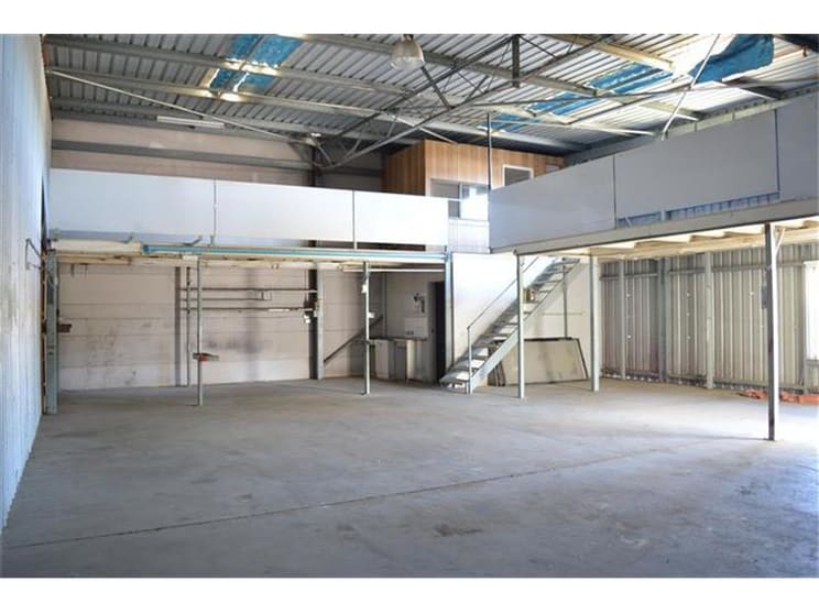 Click to view all images (Unit 1)/4 Metro Court Gateshead NSW 2290 - Image 2
