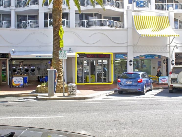Click to view all images 7 24-26 Queensland Avenue Broadbeach QLD 4218 - Image 3
