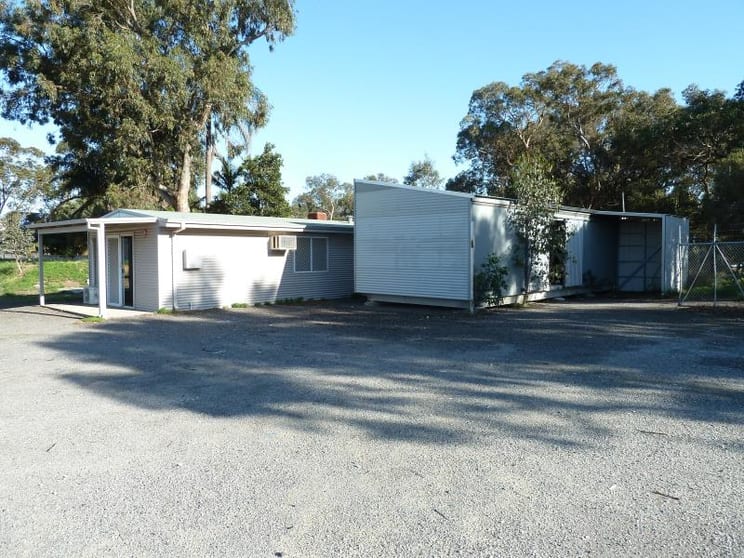 Click to view all images 11 Myola South Place Maddington WA 6109 - Image 3