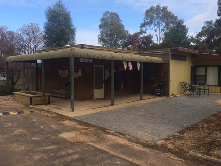 Click to view all images 199 Ranfurly Way Mildura VIC 3500 - Image 2