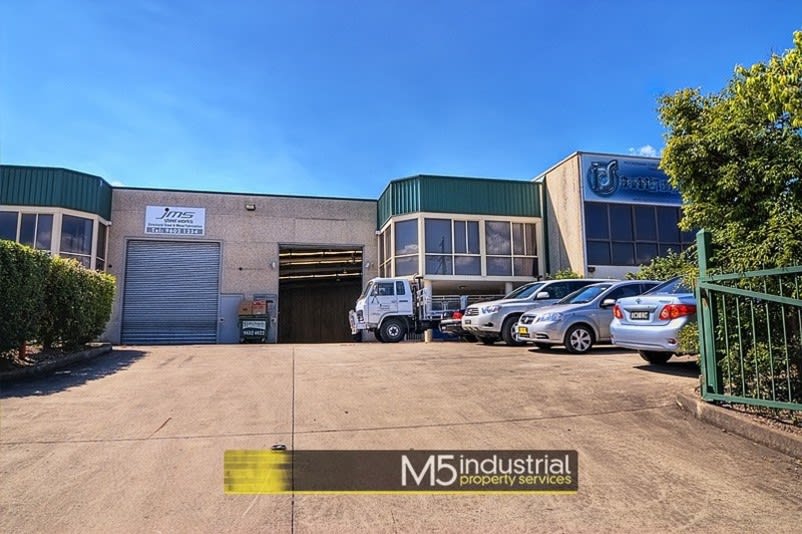 Click to view all images 4/4 Pat Devlin Close Chipping Norton NSW 2170 - Image 2