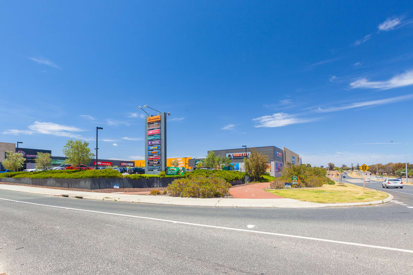 Click to view all images 4 Hobsons Gate Currambine WA 6028 - Image 2