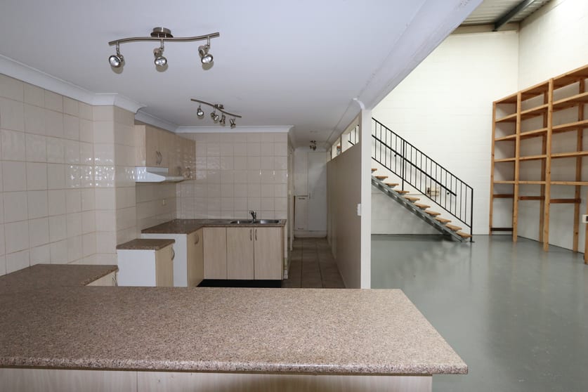 Click to view all images 4/29 Taree St Burleigh Heads QLD 4220 - Image 3