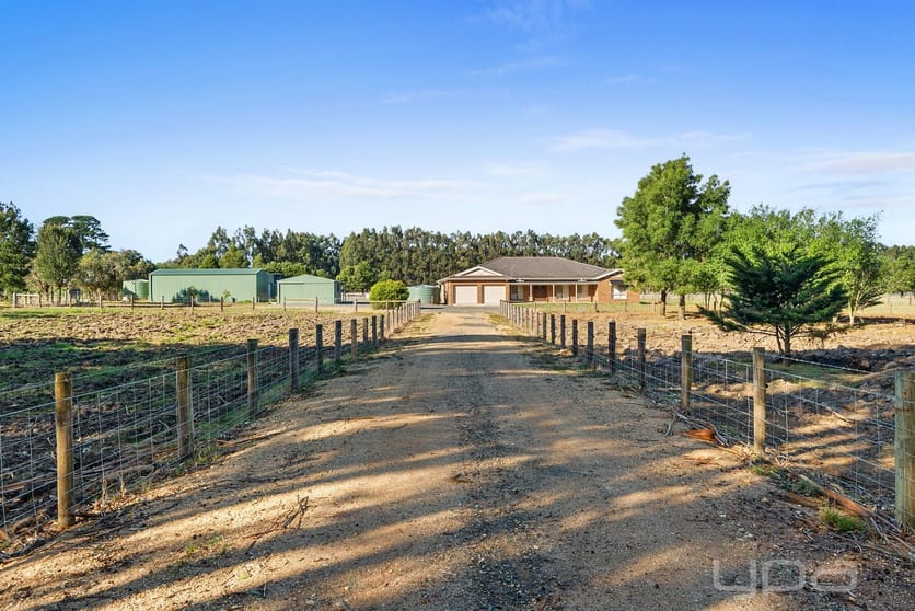Click to view all images 378 Racecourse Road Ballan VIC 3342 - Image 1