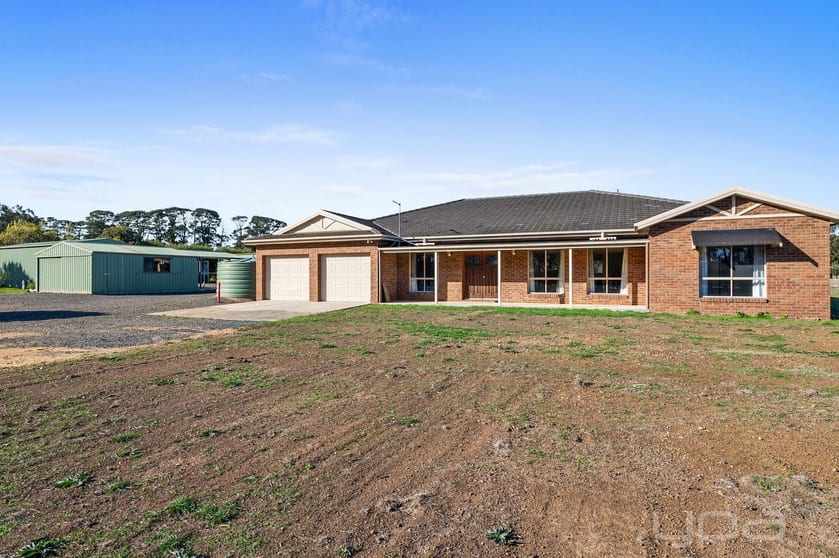 Click to view all images 378 Racecourse Road Ballan VIC 3342 - Image 2