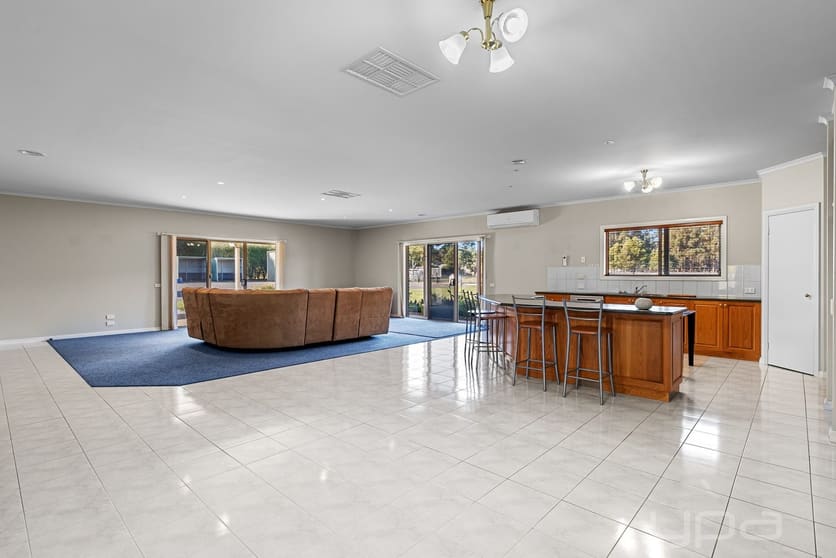 Click to view all images 378 Racecourse Road Ballan VIC 3342 - Image 3