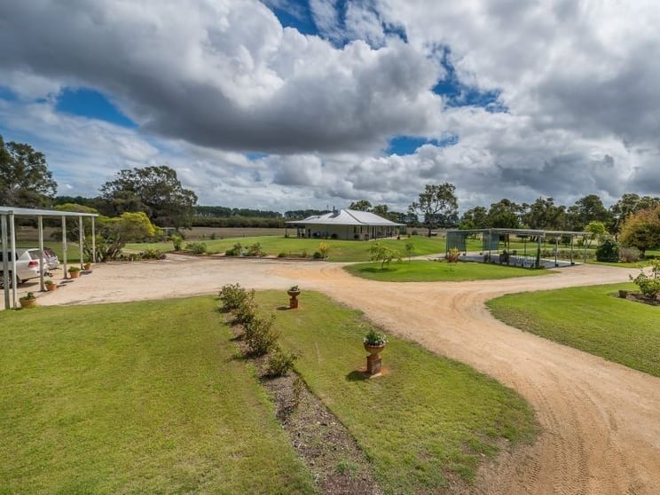 Click to view all images 344 Tangletoe Road Gingin WA 6503 - Image 1