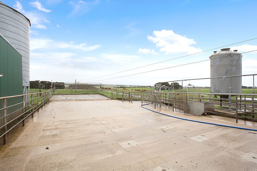 Click to view all images 188 Callaghans Road Nirranda South VIC 3268 - Image 3