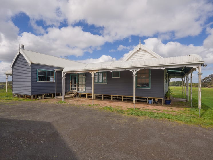 Click to view all images 125 Centre Road Cooriemungle VIC 3268 - Image 1