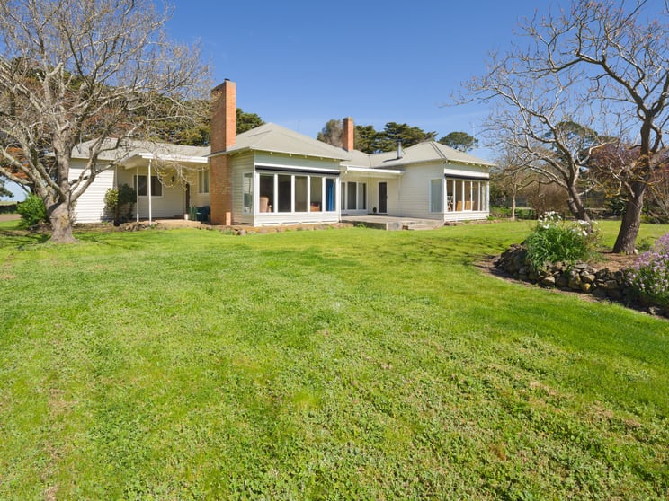 Click to view all images 110 Leslie Manor Road Leslie Manor VIC 3260 - Image 2