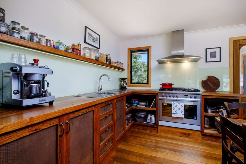 Click to view all images 3539 Great Alpine Rd Myrtleford VIC 3737 - Image 2