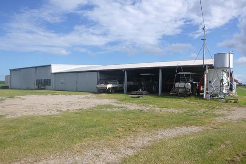 Click to view all images 260 Taylors Beach Road Halifax QLD 4850 - Image 2
