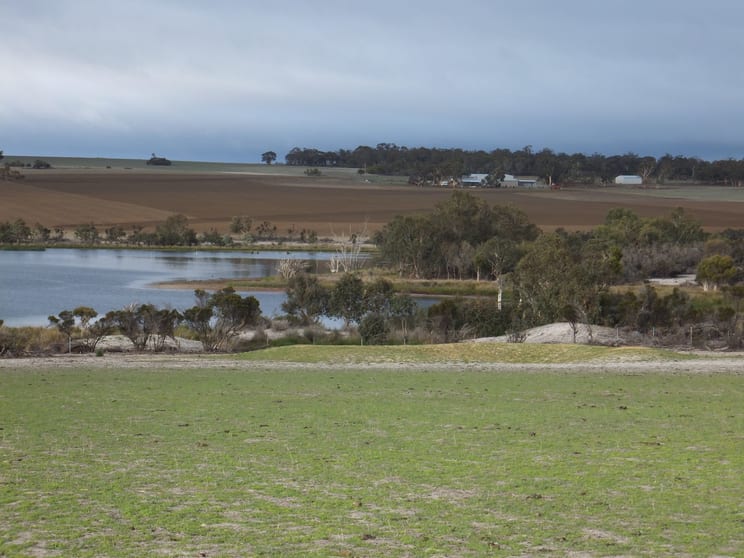 Click to view all images 189 Rumble Road Beverley WA 6304 - Image 2