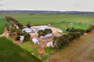 Click to view all images 528 Kybunga Top Road Kybunga SA 5453 - Image 3