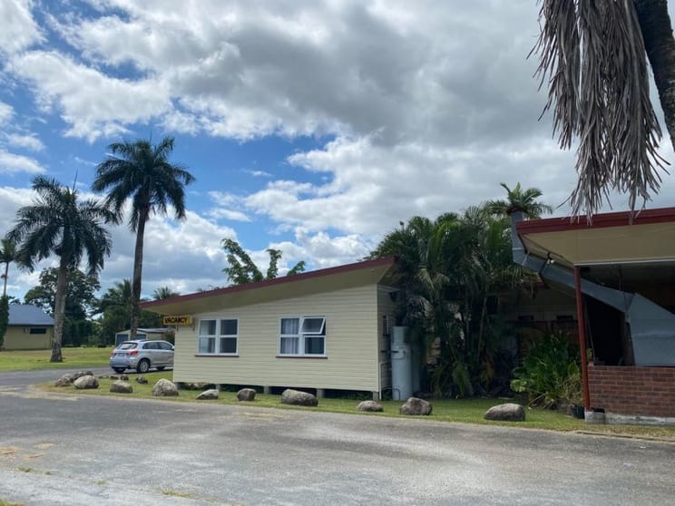 Click to view all images 66 Bruce Highway Mirriwinni QLD 4871 - Image 2