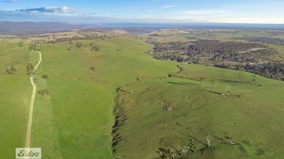 Click to view all images 1483 Licola Road Glenmaggie VIC 3858 - Image 3