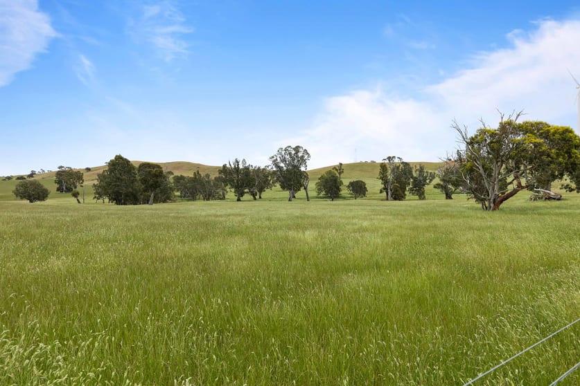 Click to view all images ' Glendhu Hills ' Spring Flat Road Crowlands VIC 3377 - Image 2